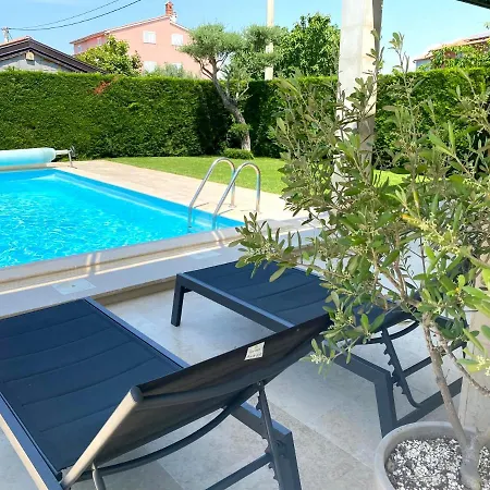 Divina With Private Heated Pool Villa