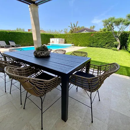 Вилла Divina With Private Heated Pool Пула