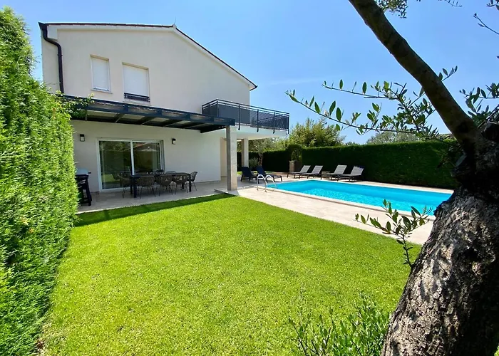 Divina With Private Heated Pool Vila *