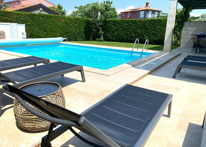 Divina With Private Heated Pool Pula