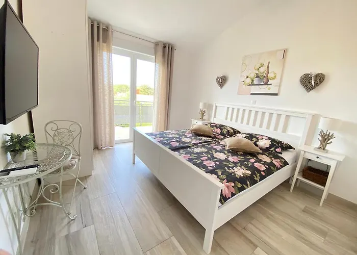 Divina With Private Heated Pool Vila