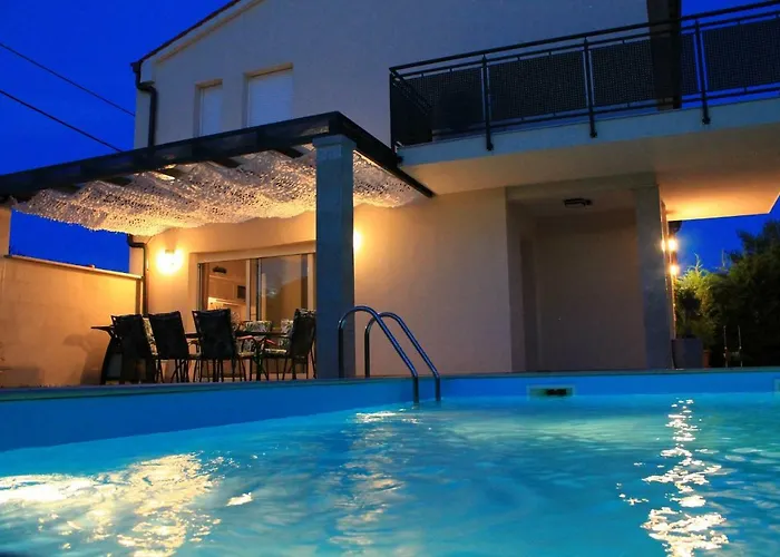 Divina With Private Heated Pool Vila